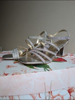 Naturalizer Niko 2 strappy block heel sandals in silver with rhinestones Size 9